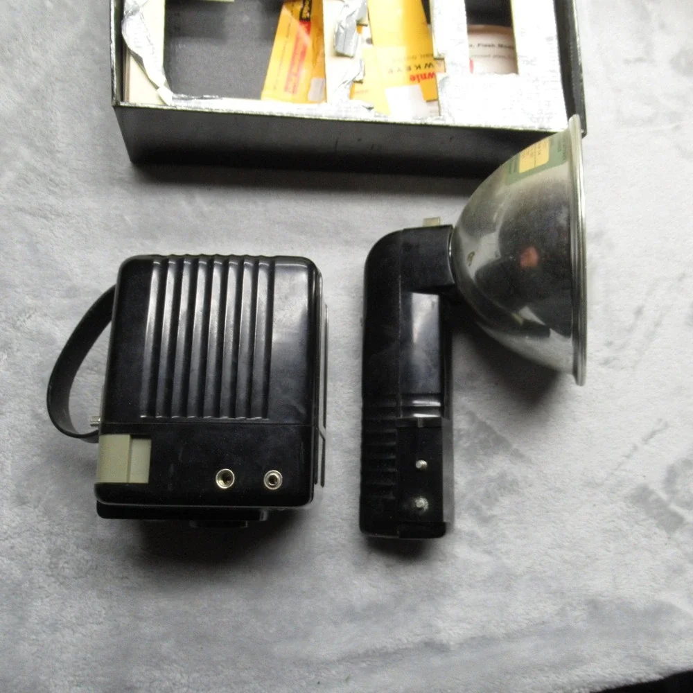 Kodak Brownie Hawkeye Flash Outfit Camera Kit Collectible‎ Untested 1950s VTG